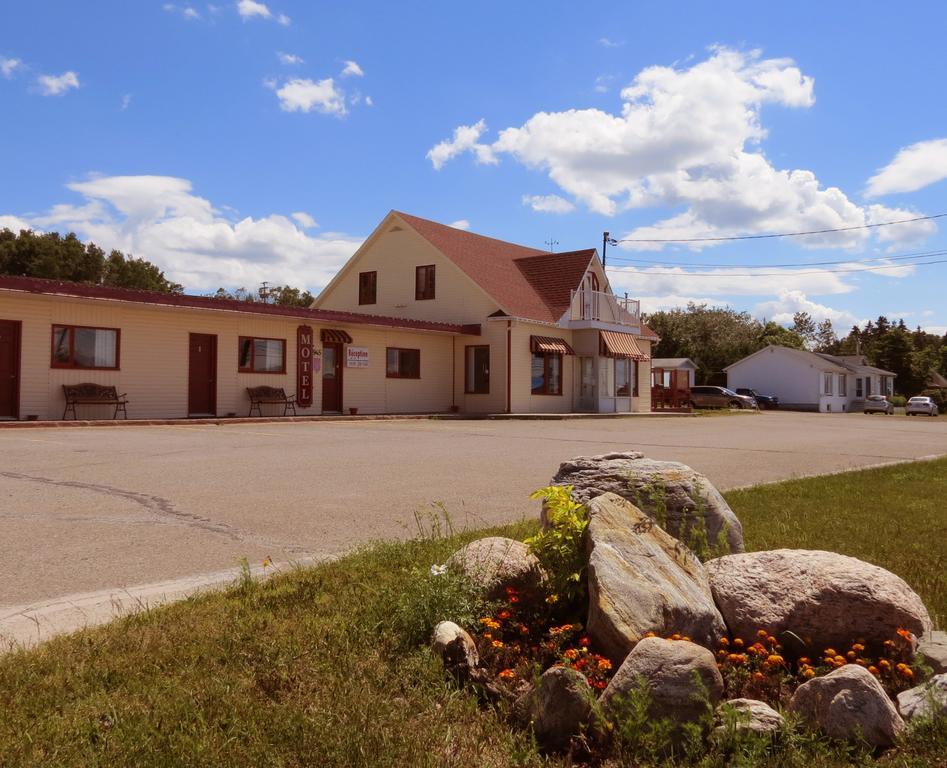 Motel Au Soleil Couchant Rimouski Buitenkant foto